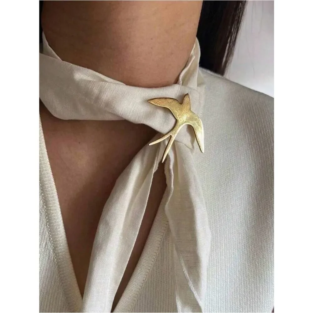 Gold Swallow Brooch M774